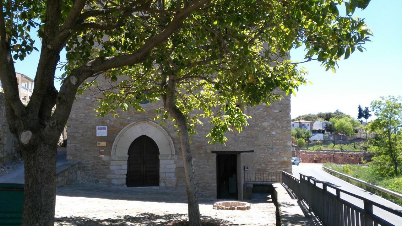 Albergue De Benabarre-Calumet Exterior photo